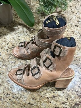 Freebird Quail Gladiator Tan Croc-Embossed Strappy Buckle Heeled Sandals 8